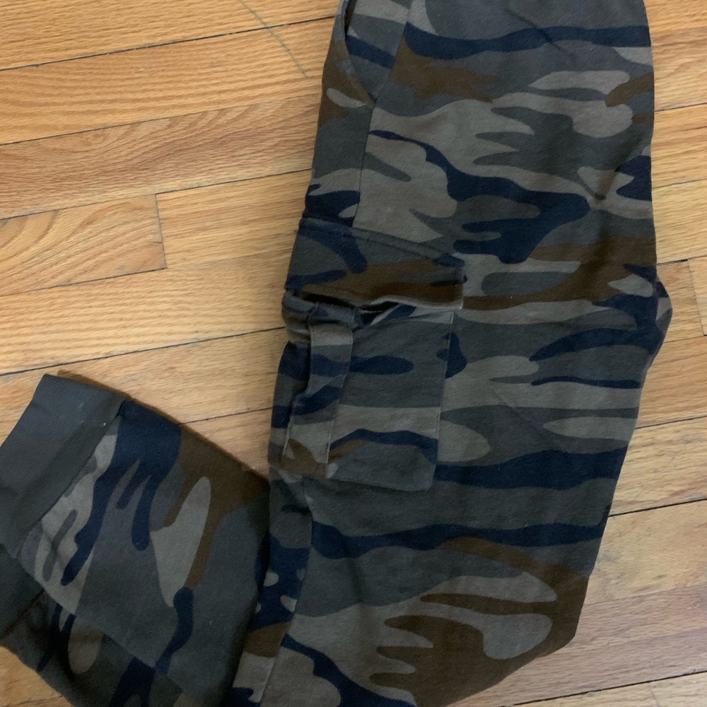Forever 21 camo joggers